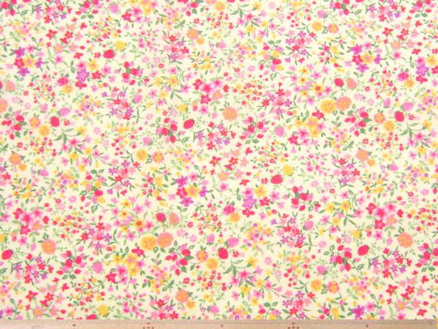 イチゴ＆小花柄・コットンシーチングプリント(ピンク)