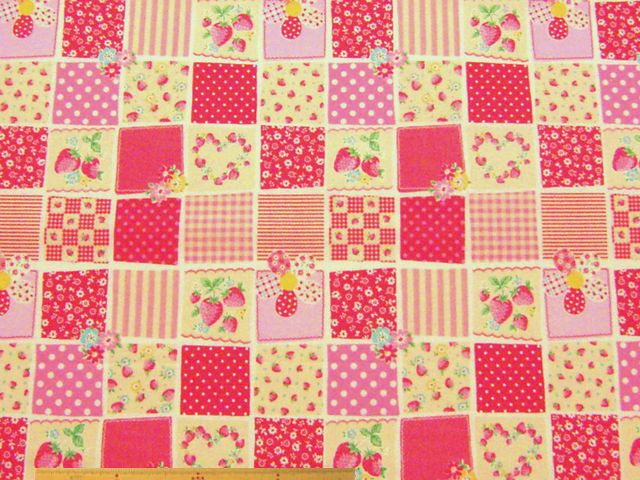 ストロベリー柄・綿シーチングプリント(レッド)