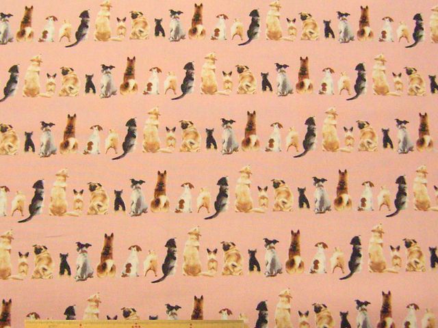後ろ向きの犬柄・コットンオックスプリント(サーモンピンク)