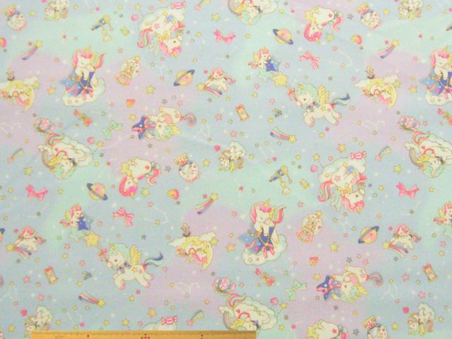 メルヘン調ユニコーン柄コットンオックスプリント(サックスブルー)