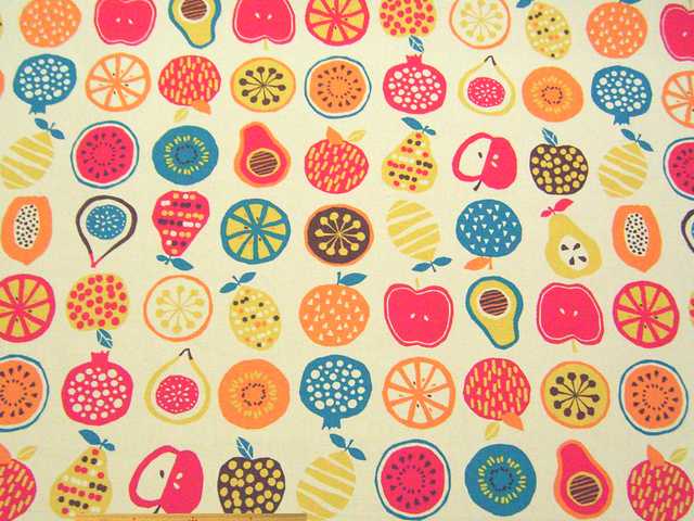 フルーツ柄・綿10番オックスプリント(キナリ)