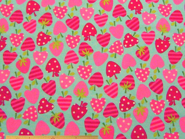 イチゴ柄・綿オックスプリント(水色)