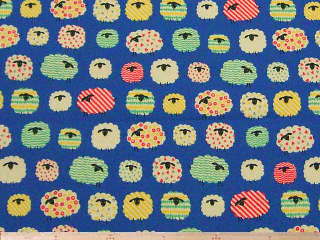 ヒツジ柄・綿オックスプリント(ブルー地)