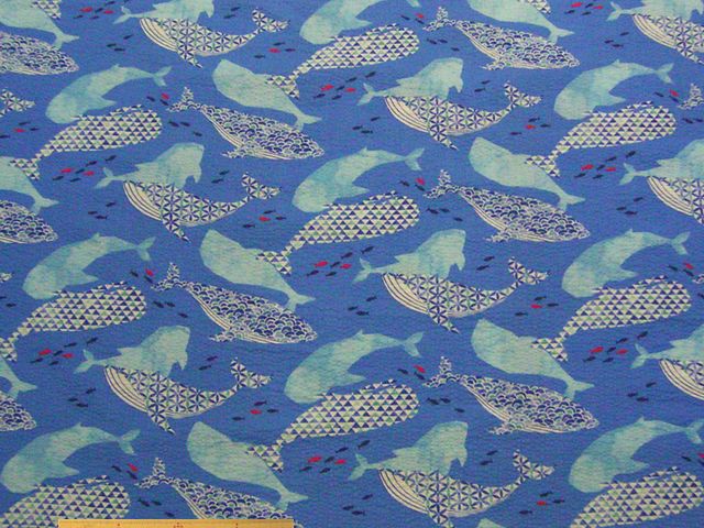 クジラ柄・コットンリップルプリント(水色)