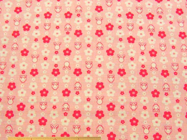 ウサギ＆梅柄・綿ドビークロス和調プリント(ピンク)