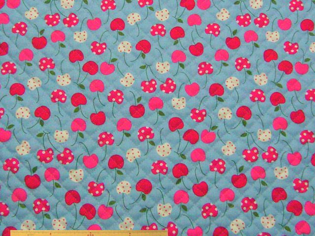 チェリー柄・コットンオックスプリントキルト(サックスブルー)