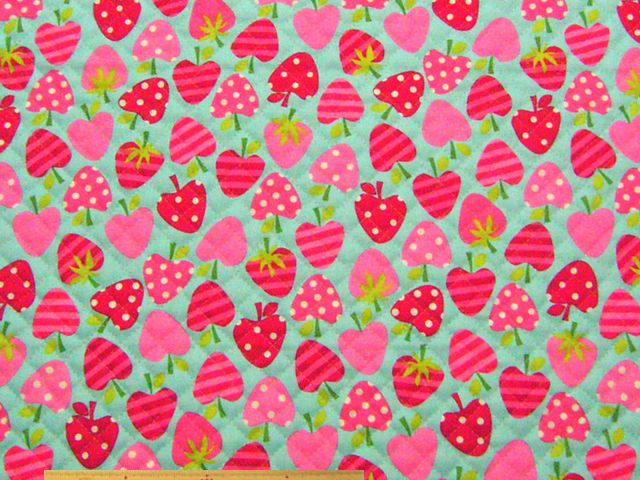 ハート型イチゴ＆リンゴ柄・コットンオックスプリントキルト(水色)