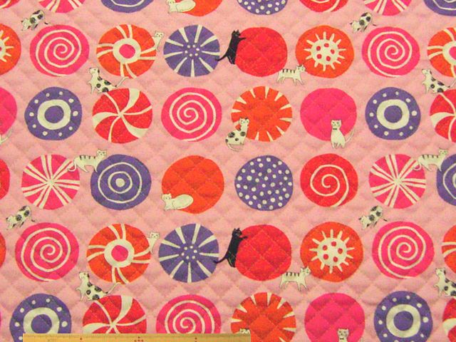 ネコ＆ドット柄・コットンオックスプリントキルト(ピンク)