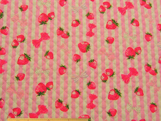イチゴ＆ストライプ柄・綿麻キャンバスptキルト(ピンク)