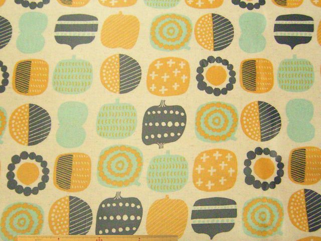 Kiruma　北欧調くだもの＆ベジタブル柄・綿麻キャンバスプリント表つや消しラミネート(生成)